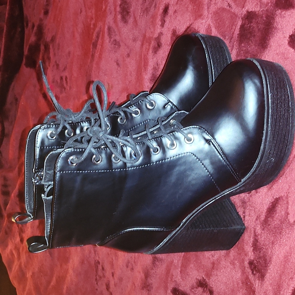 Womens Shoe